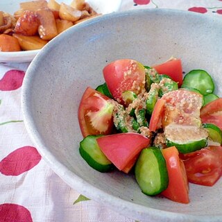 トマトとキュウリの辛子マヨサラダ。